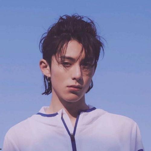 王鹤棣超话爆料最新消息,神秘事件即将揭晓